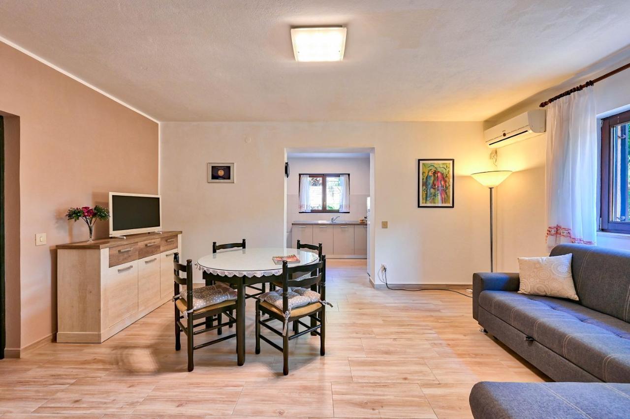 Iby Apartment Pula Extérieur photo