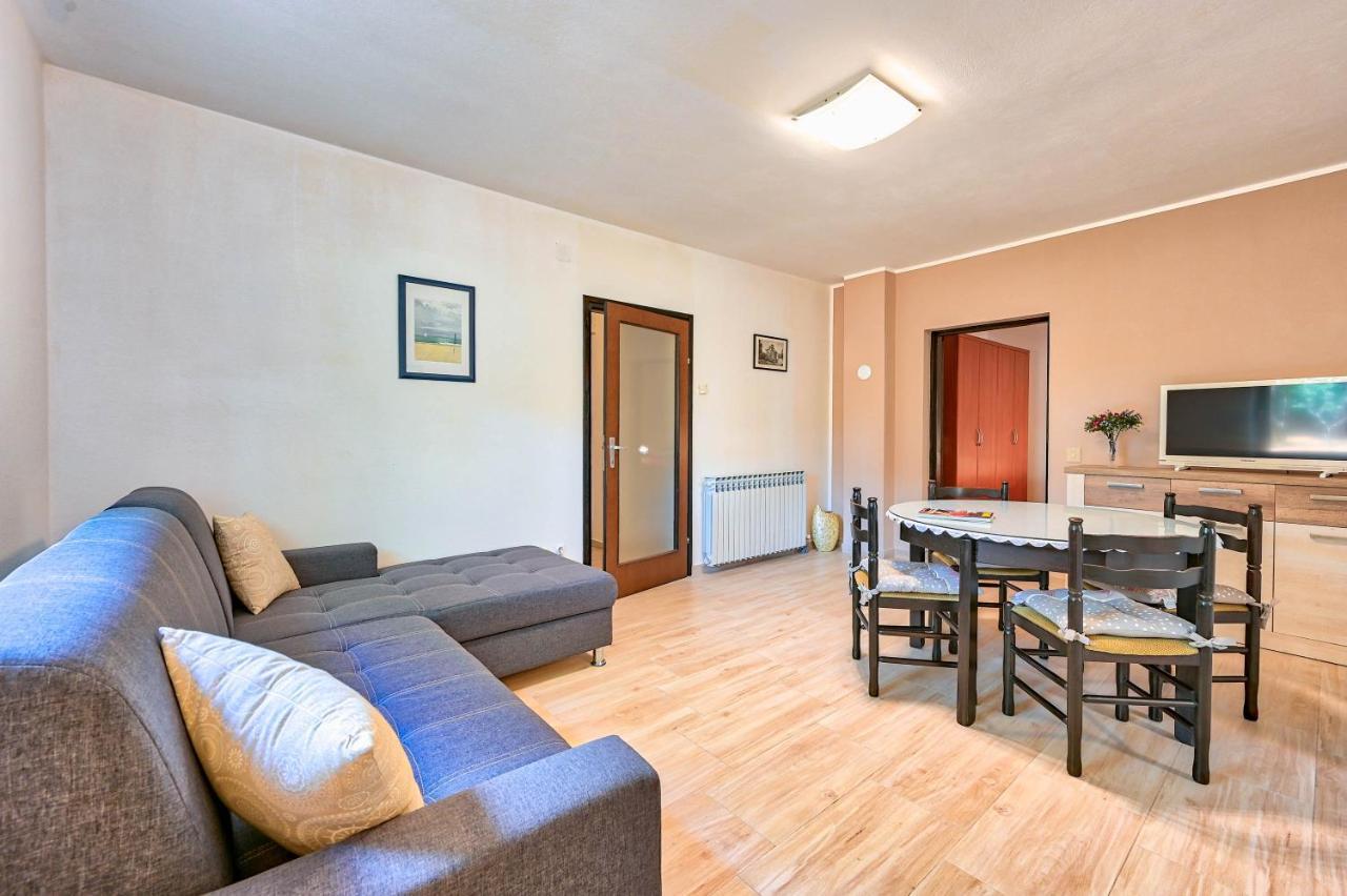 Iby Apartment Pula Extérieur photo