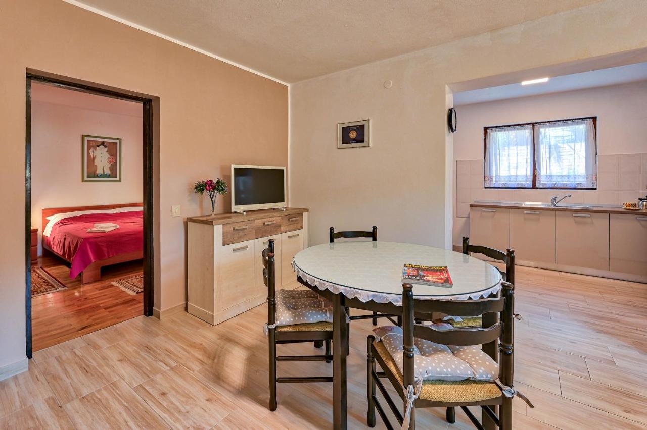 Iby Apartment Pula Extérieur photo