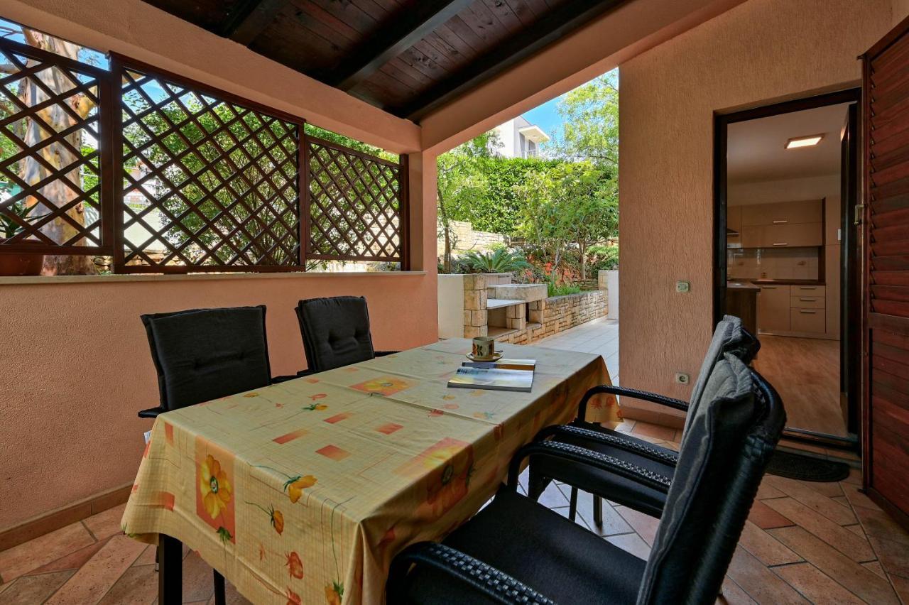 Iby Apartment Pula Extérieur photo